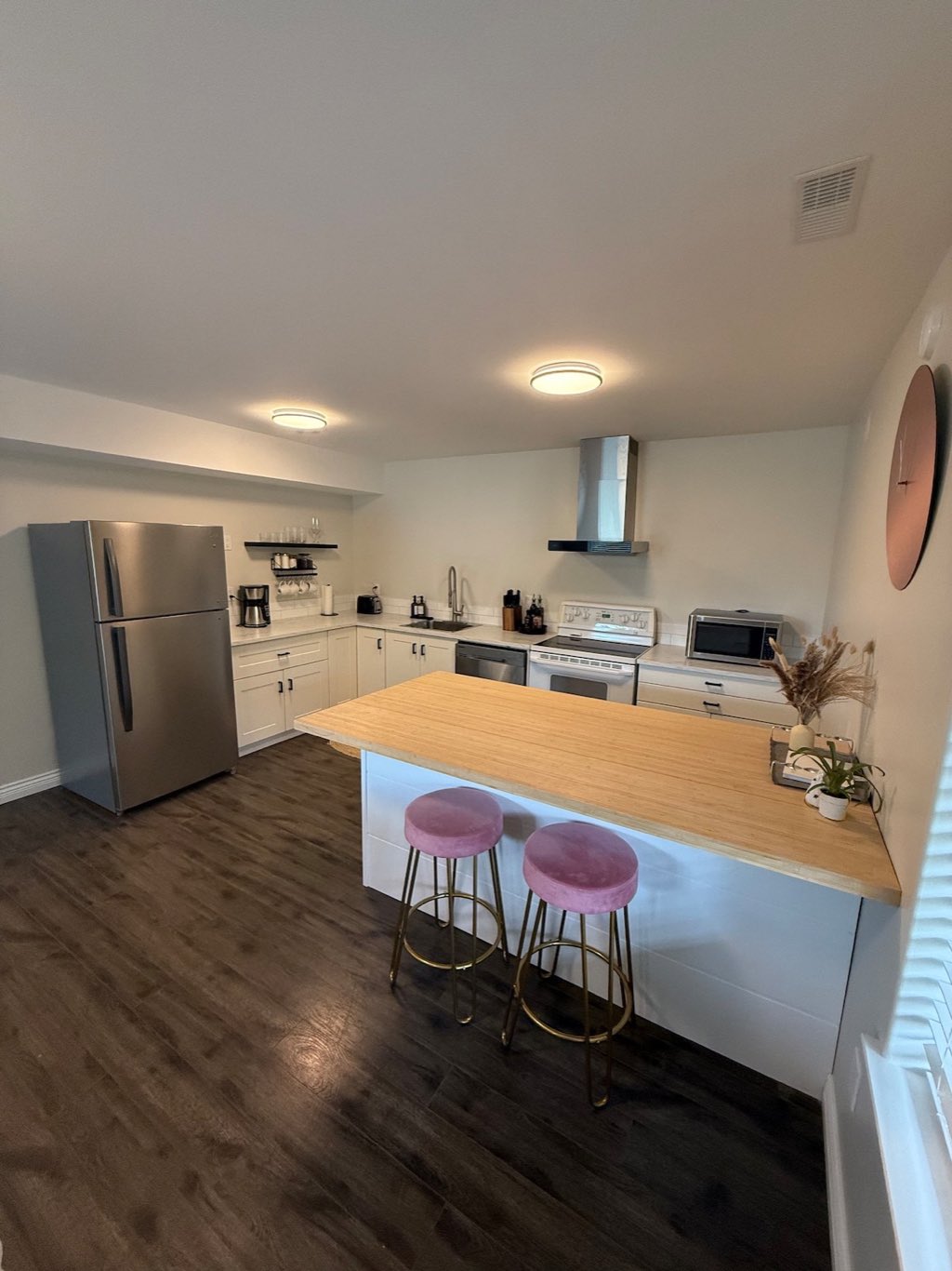 Full kitchen